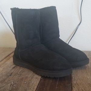 UGGs CLASSIC SHORT II BOOT